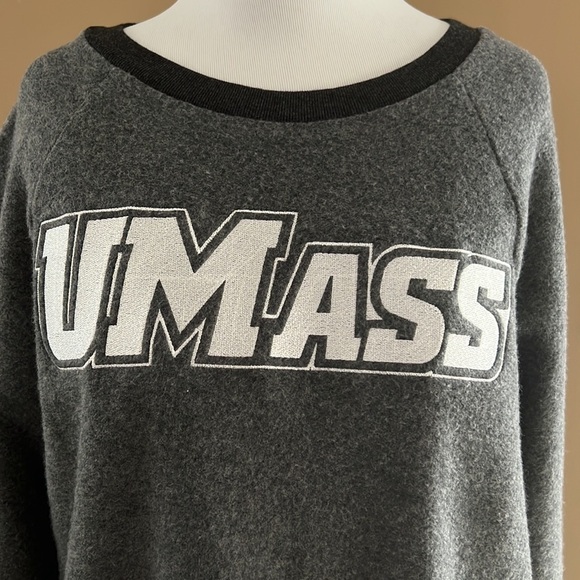 Vs pink UMass Fleece Crewneck Sweatshirt - Picture 2 of 7
